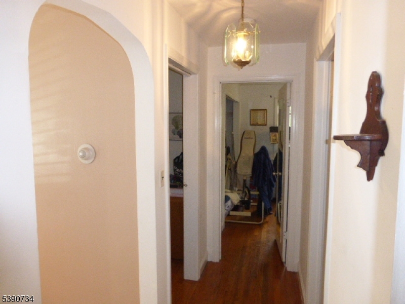 Hallway to the bedrooms