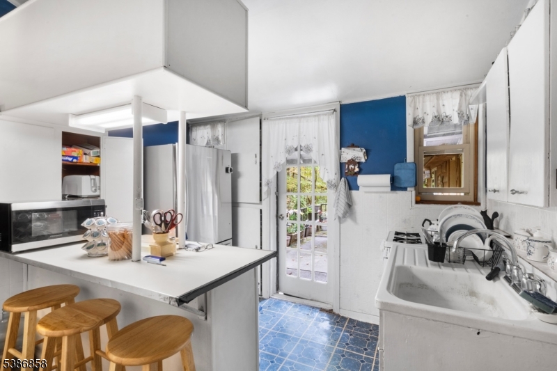 kitchen-vintage farm sink