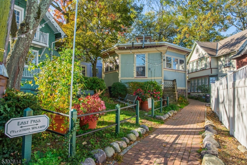 Walkway to Trinity Park