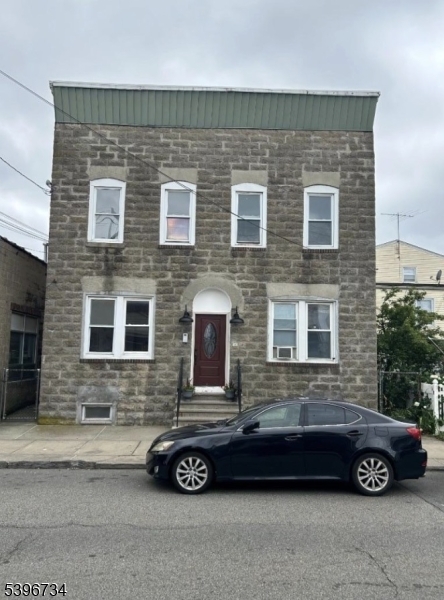Front of Building 280 Wilson Ave 4 unit 2 bed/ 1 bath building