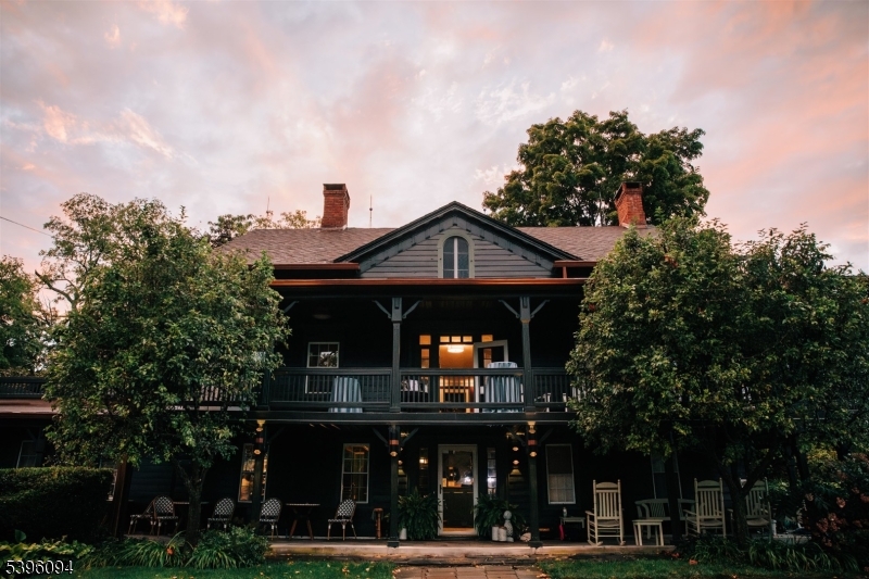 Welcome to Fox & Bear Lodge