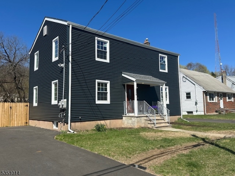 2 Separate driveways for both units