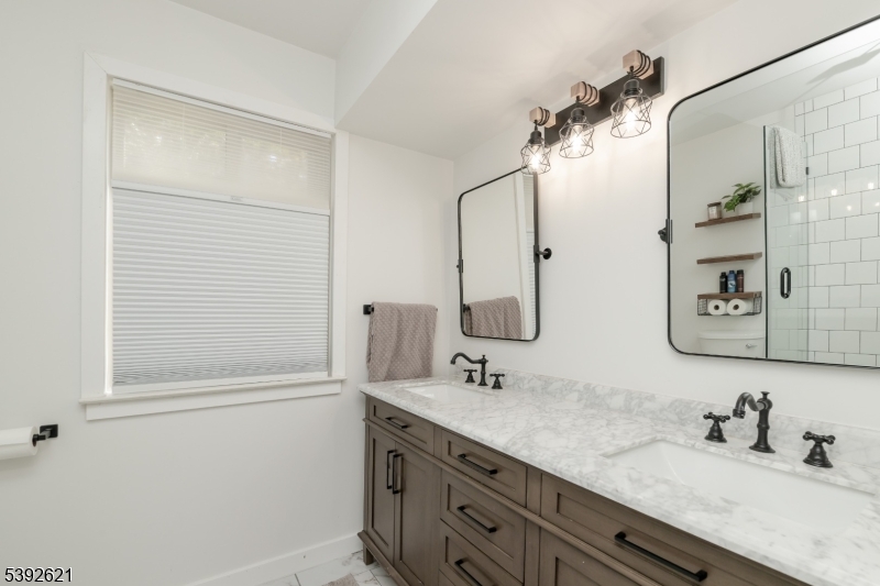 Primary Bathroom Beautifully updated with all modern finsihes!