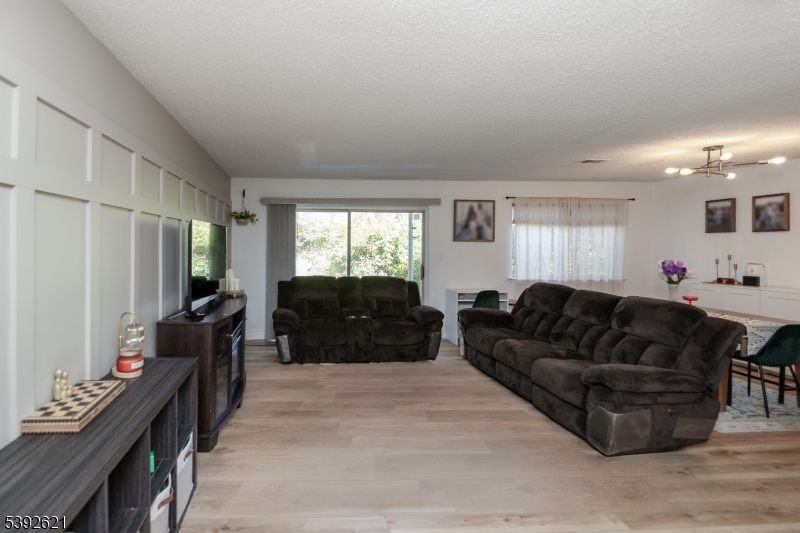 Living Rm view with windows