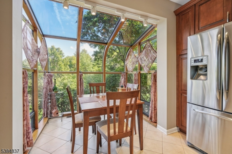 Atrium Breakfast Area