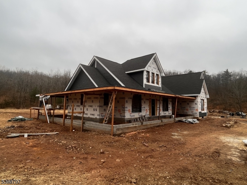 100 Highland Lakes Road 100 Highland Lakes Road front and left side