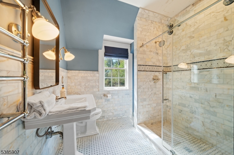 2nd Floor Nanny's Bathroom