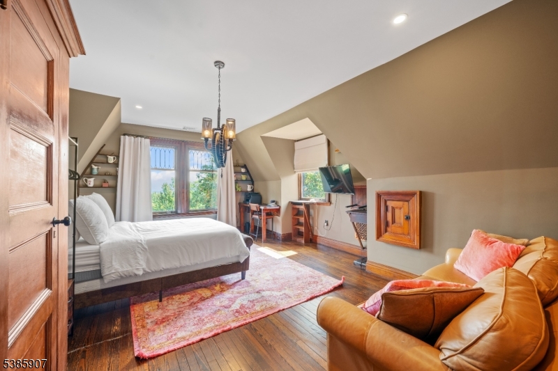 3rd Floor Bedroom/Office