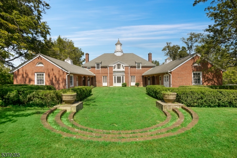 Horseshoe paved garden steps