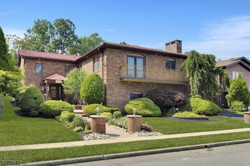 Front This photo is touched up