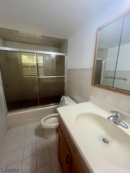 1st floor bath