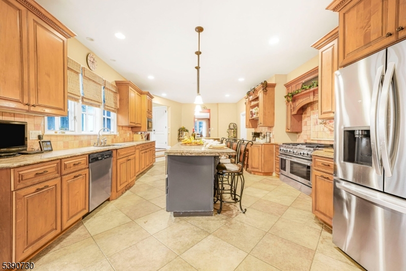 Eat in Kitchen w Dining