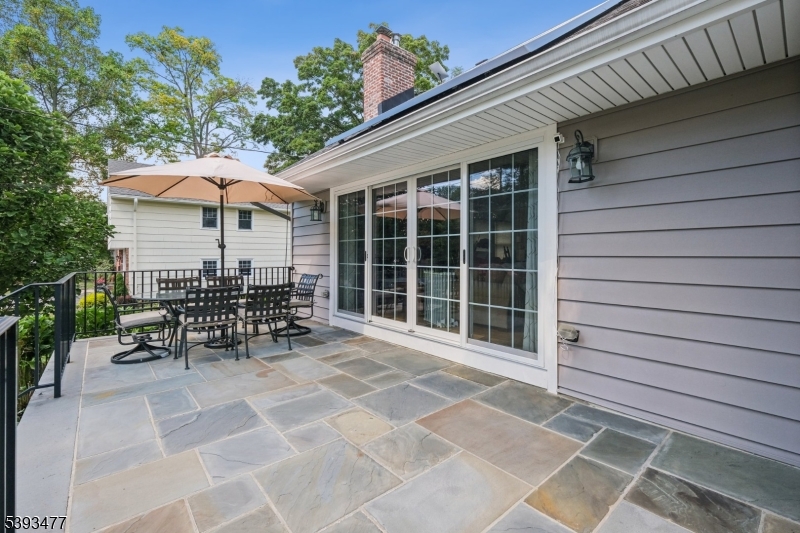 Front Deck/Raised Patio