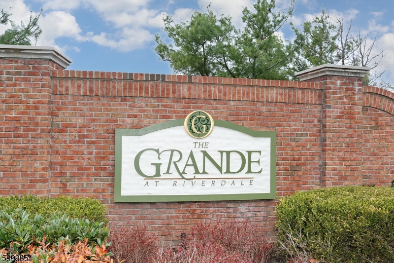 Grande entrance