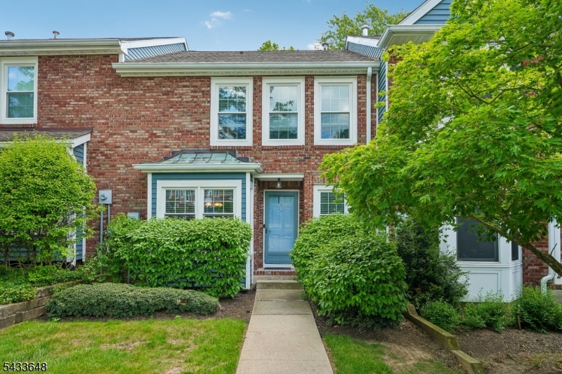 Welcome Home! Welcome home to this beautifully updated 3 bedroom, 3.5 bathroom townhome offering the perfect blend of comfort, style, and convenience in the highly desirable Pointe at Stoneview community.
