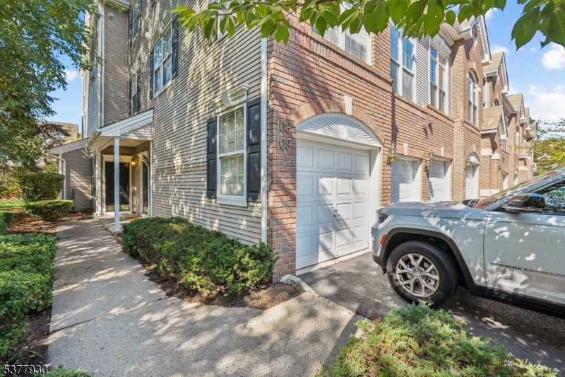 End unit townhome