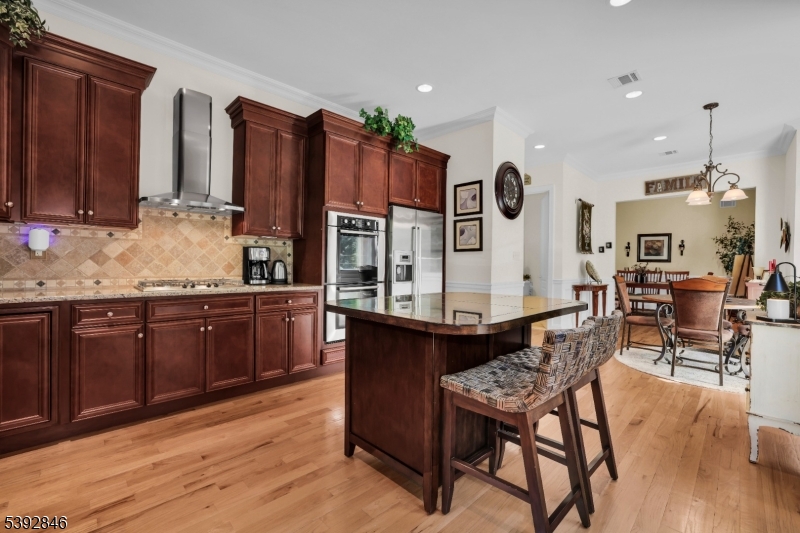 Eat-in Kitchen Granite, tile backspash