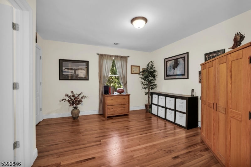 Ensuite (Second Bedroom)