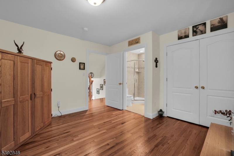 Ensuite (Second Bedroom)