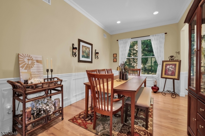 Formal Dining Room Wood floors, crown molding, recessed lighting