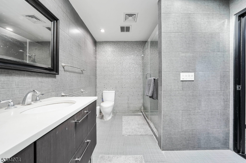 SECOND FLOOR BATHROOM