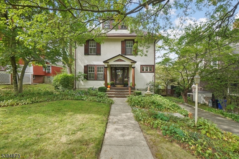 Front Location, Location in popular neighborhood of tree lined streets and vintage homes