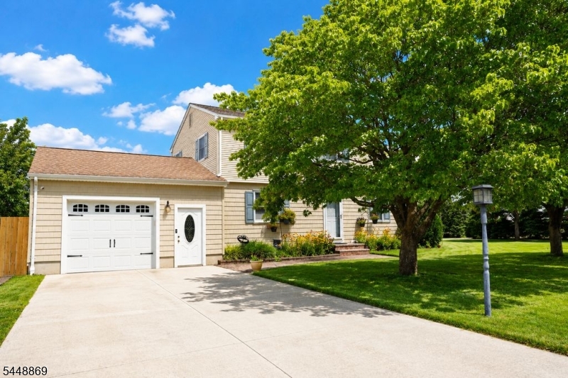 Garage & Driveway