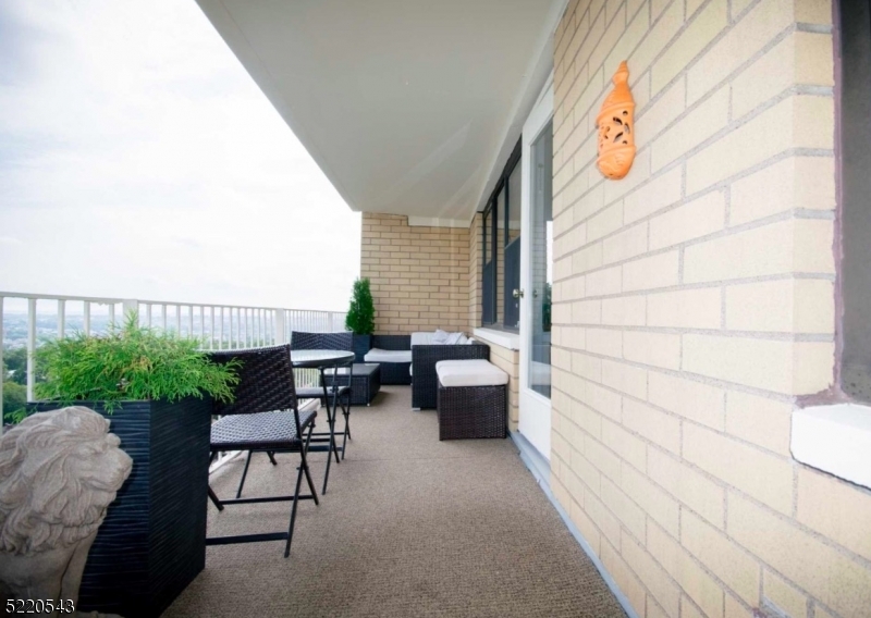 Balcony Large Balcony