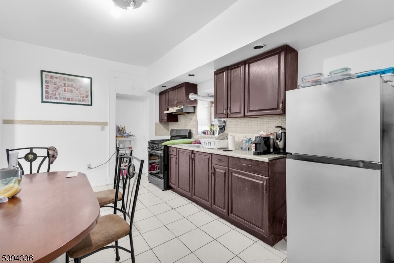 Apartment Eat In Kitchen