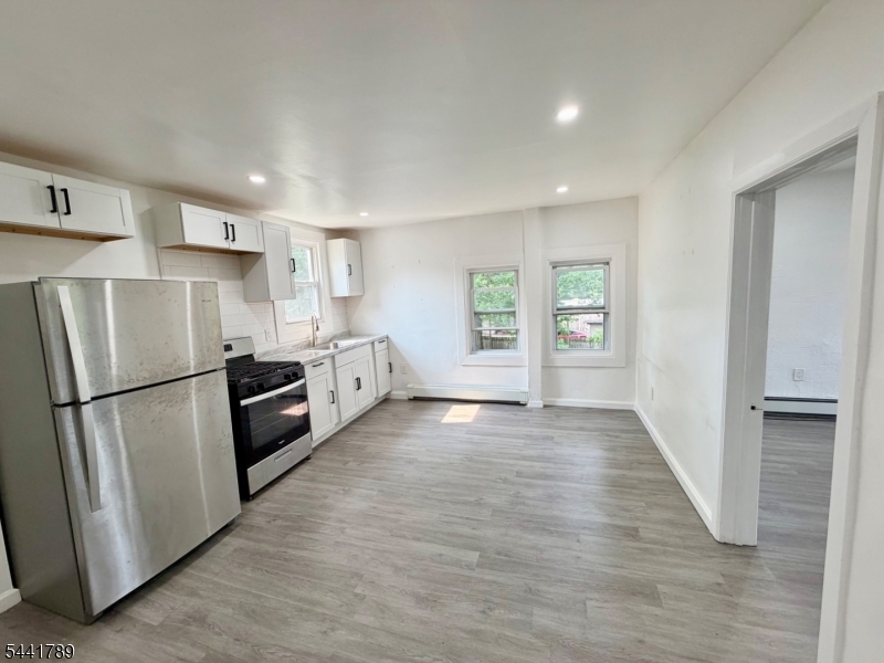 Living Room / Kitchen