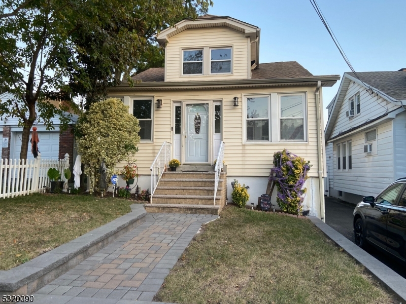 vinyl siding, entry to front porch