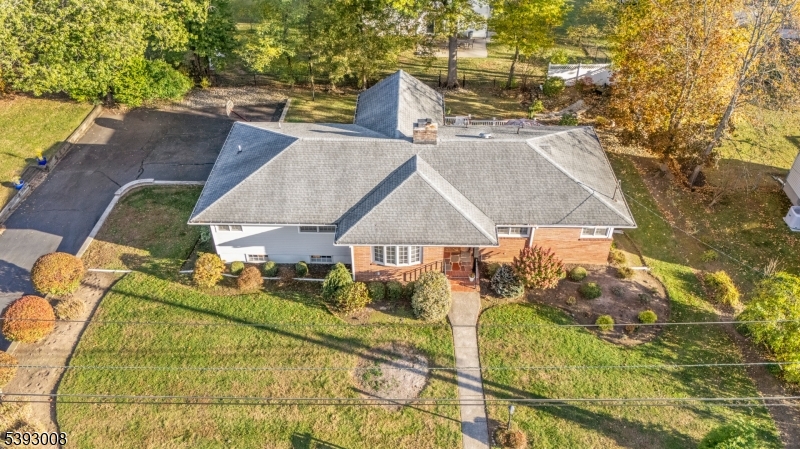 Beautiful expansive ranch!