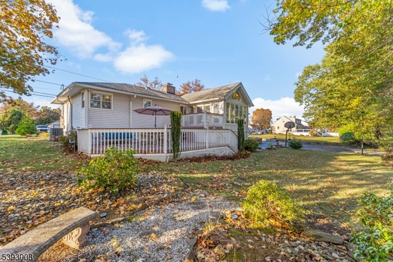 Expansive multi level deck