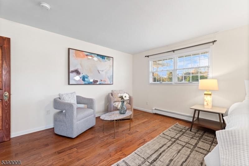 Sitting area in primary BR