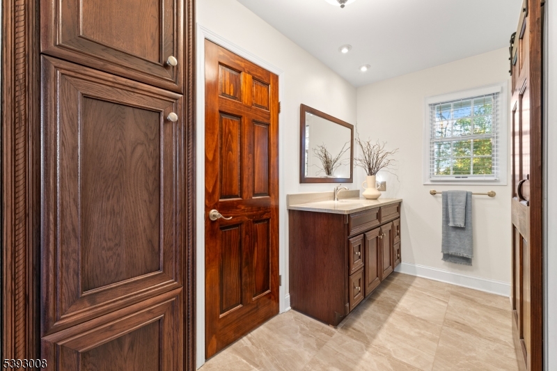 Dressing area in Primary BR