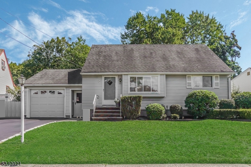 Great curb appeal Well Manicured landscaping, Great place to call home.