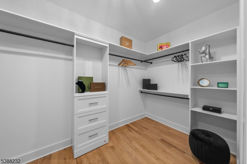 Walking closet