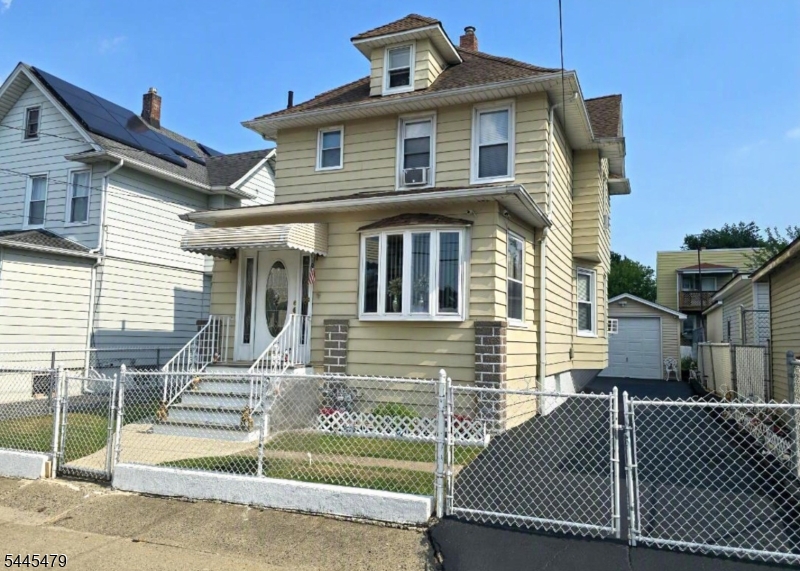 73 Bergen Av, Clifton