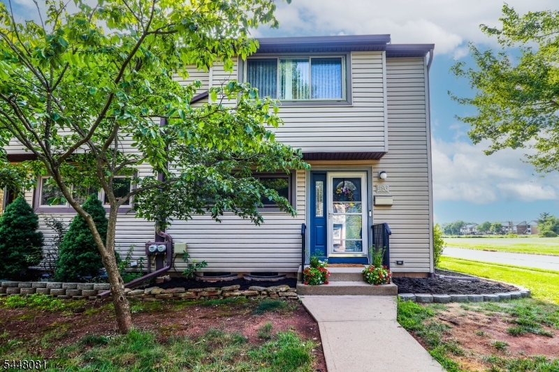 Front-End Unit Townhouse