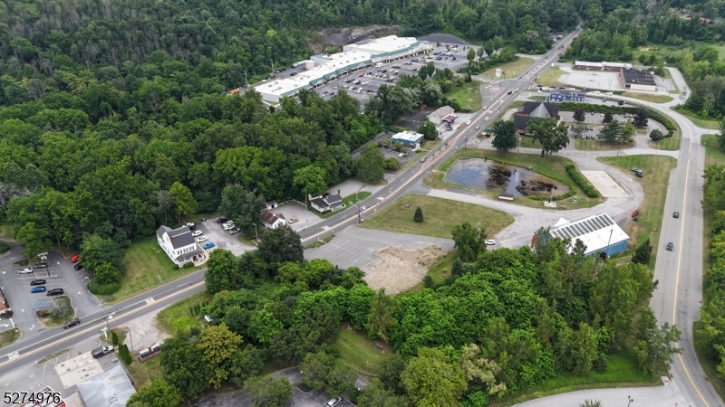 Building Lot sits inbetween Rt 515 and Main St. Bank St lot is wooded.
