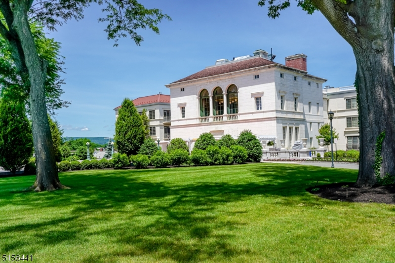 Front of Vail Mansion