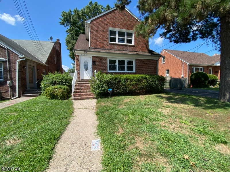 905 Sanford Ave Front