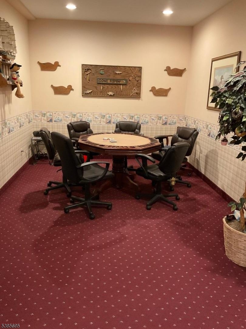 Men?s card room