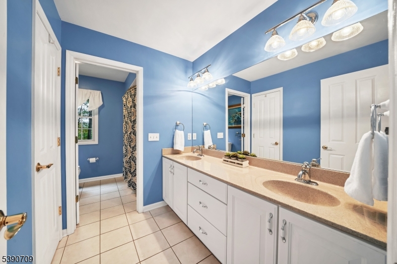 2nd Floor Hallway Full Bath