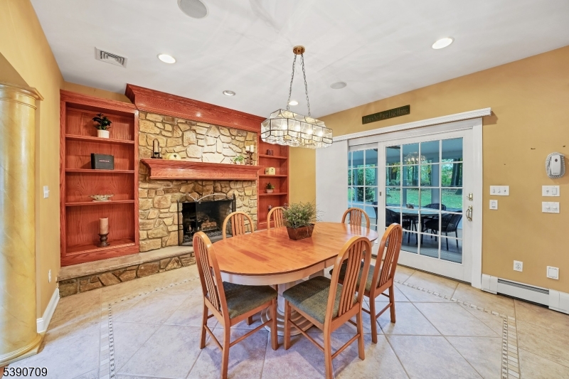 Breakfast Room Slider to screened-in porch