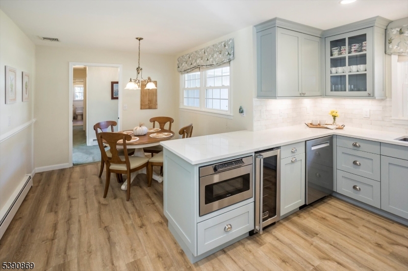 Eat-in Kitchen