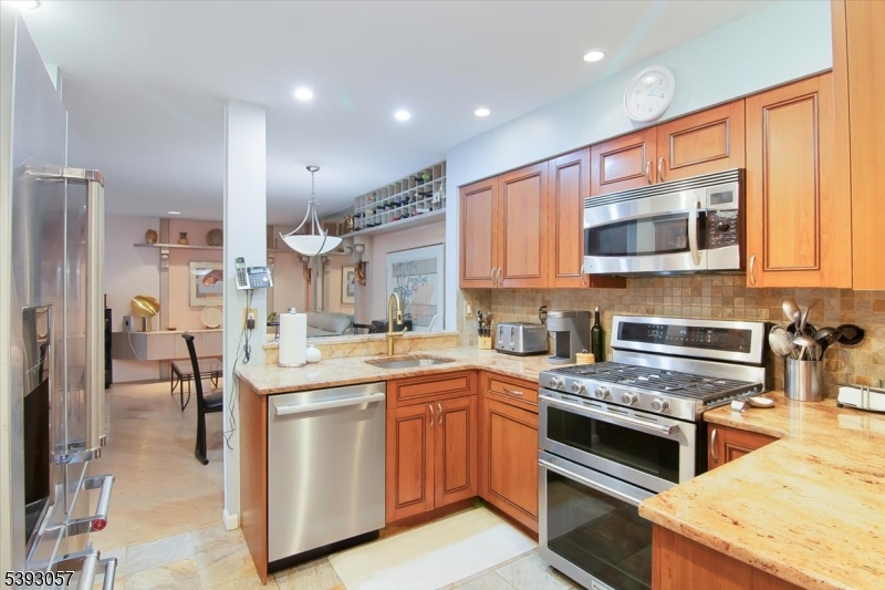 KITCHEN KITCHEN ENTRANCE OFF FAMILY ROOM