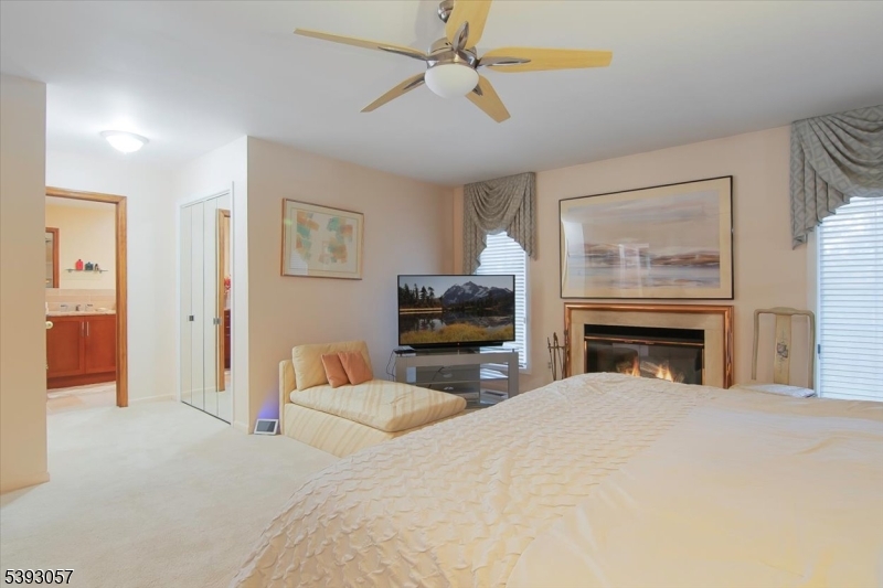 PRIMARY SITTING AREA