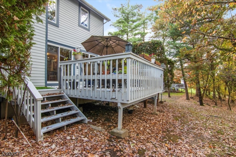 SECLUDED BACK LOCATION PRIVATE BACK YARD