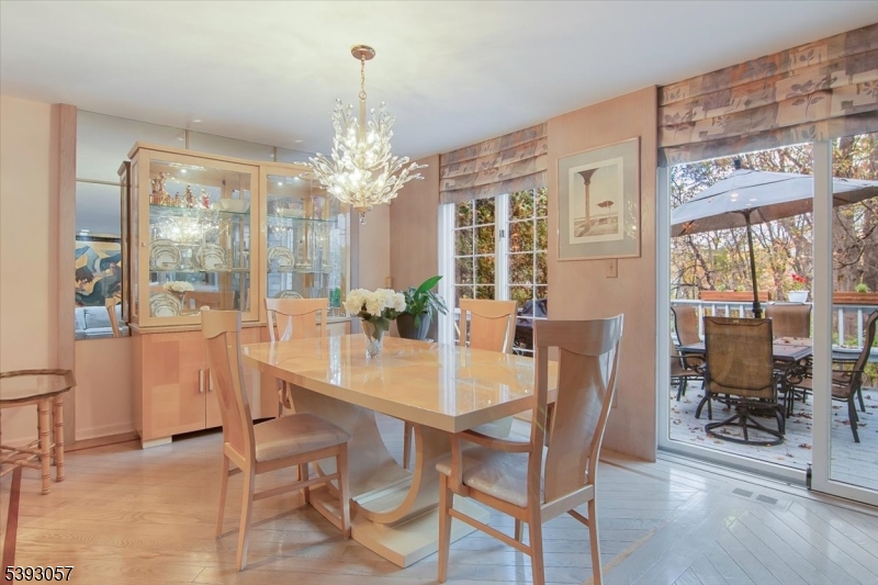 FORMAL DINING ROOM FORMAL DINING ROOM WITH SLIDERS TO DECK